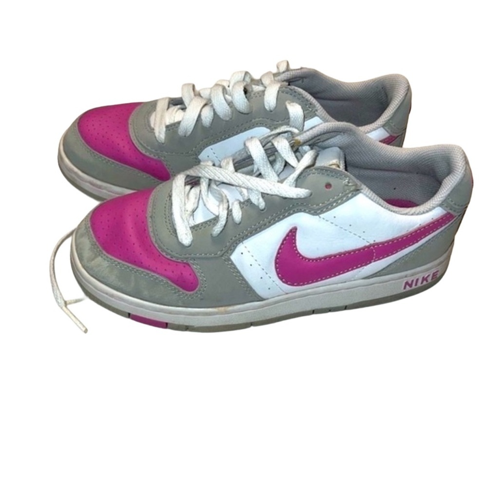 GIRL'S Nike sneakers Sz 5